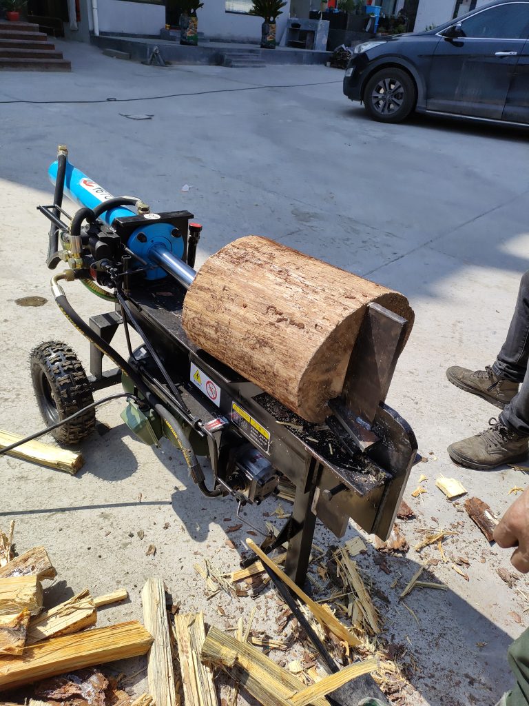 How to warm up a wood splitter that has not been turned on for a long time?